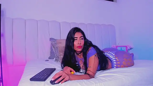 Snapshot of elsalondon chatting on December 18, 5:12 am elsalondon online show from December 18, 5:12 am