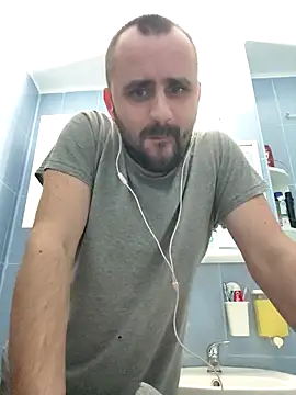 Snapshot of Govora chatting on February 17, 8:49 pm Govora online show from February 17, 8:49 pm