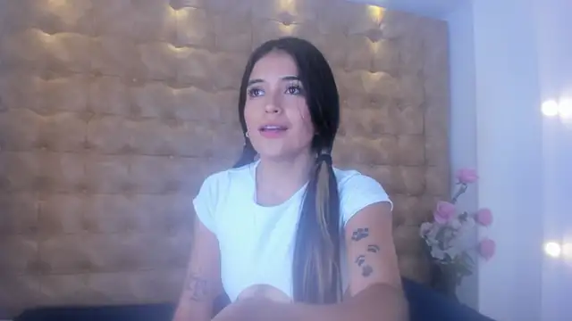violet giraldo online show from April 29, 7:09 pm