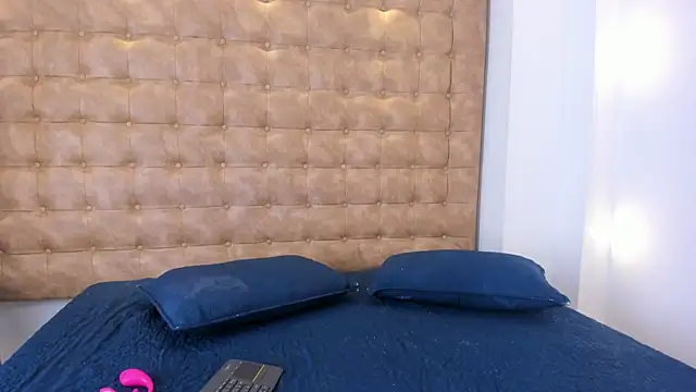 Snapshot of violet_giraldo chatting on July 16, 7:00 pm violet giraldo online show from July 16, 7:00 pm