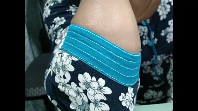 CuteRhea69 online show from September 23, 1:18 pm