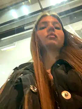 KrisMagnoly online show from October 31, 3:08 pm