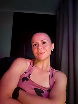 MrsBunnyBum online show from April 21, 6:47 pm