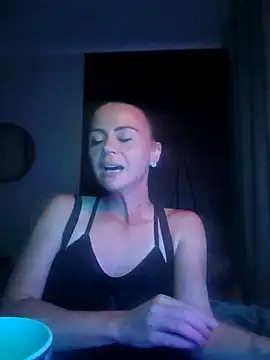 MrsBunnyBum online show from April 13, 5:50 pm