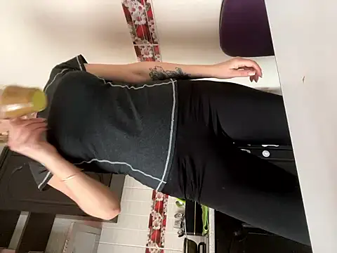 sensualEmilia online show from February 28, 12:49 pm