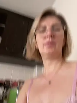 sensualEmilia online show from March 26, 9:29 am