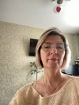 Snapshot of sensualEmilia chatting on June 15, 7:08 am sensualEmilia online show from June 15, 7:08 am