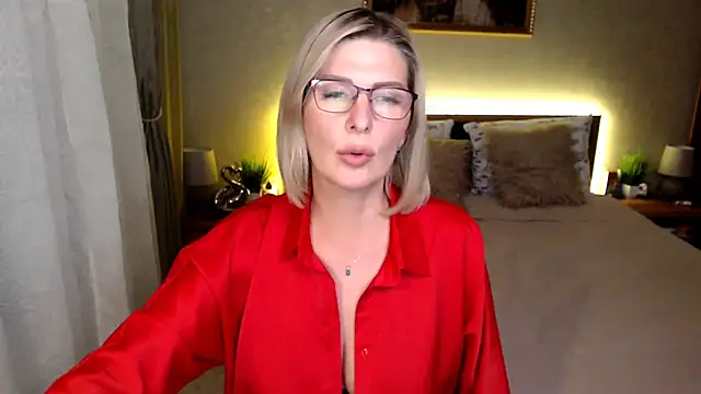 sensualEmilia online show from January 8, 8:26 pm