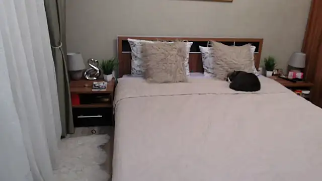 sensualEmilia online show from November 13, 5:50 pm