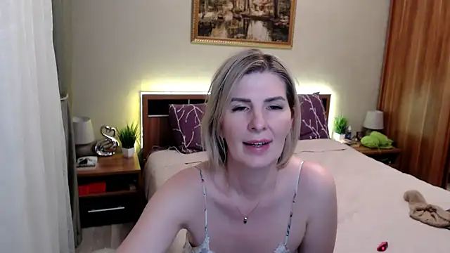 sensualEmilia online show from March 22, 5:58 pm