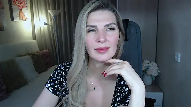 Snapshot of sensualEmilia chatting on February 27, 7:15 pm sensualEmilia online show from February 27, 7:15 pm
