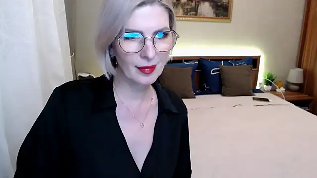sensualEmilia online show from May 10, 6:10 pm