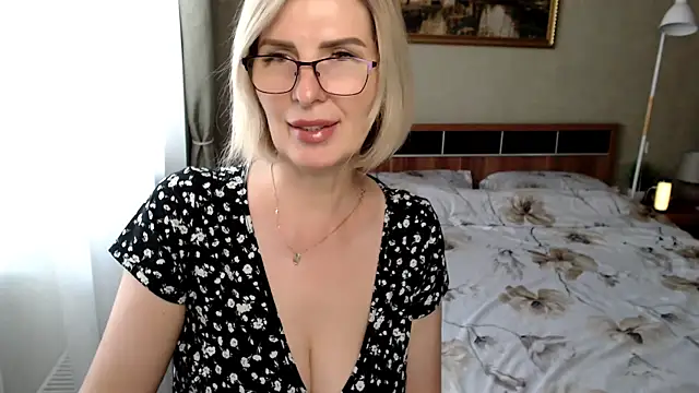 Snapshot of sensualEmilia chatting on July 17, 11:07 am sensualEmilia online show from July 17, 11:07 am