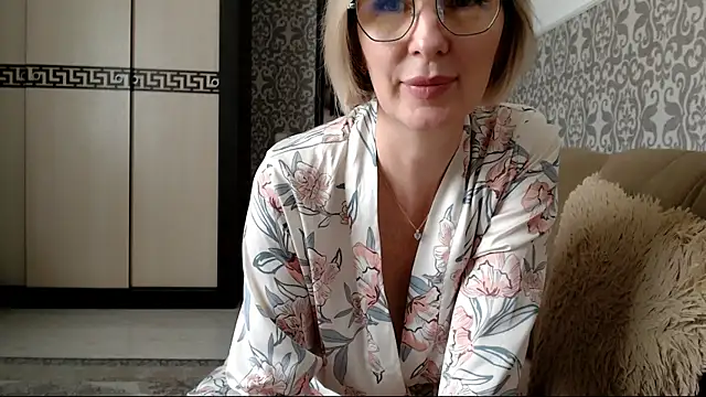 sensualEmilia online show from May 14, 9:39 am