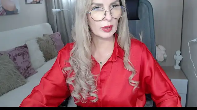 Snapshot of sensualEmilia chatting on February 11, 7:05 pm sensualEmilia online show from February 11, 7:05 pm