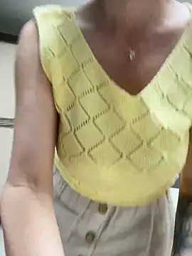 Snapshot of sensualEmilia chatting on June 10, 6:31 pm sensualEmilia online show from June 10, 6:31 pm
