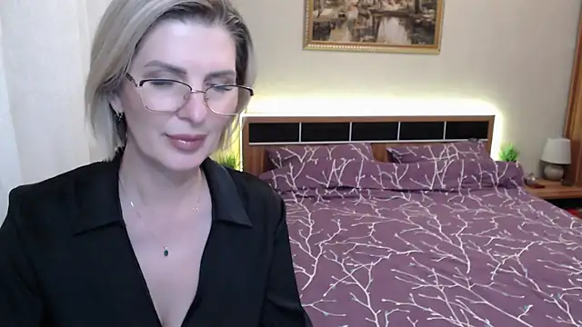 sensualEmilia online show from April 13, 5:06 pm