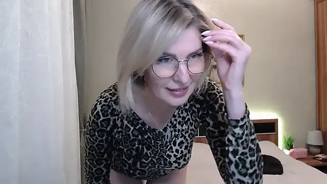 sensualEmilia online show from April 12, 8:34 pm