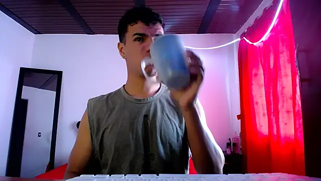 Snapshot of Deiby_casas chatting on February 14, 3:15 pm Deiby casas online show from February 14, 3:15 pm