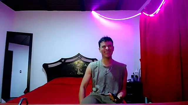 Snapshot of Deiby_casas chatting on February 14, 5:30 am Deiby casas online show from February 14, 5:30 am