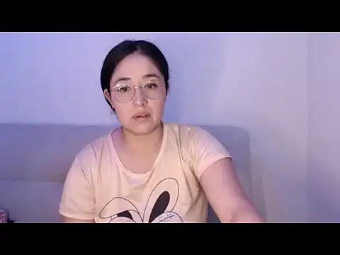 YummymeowW online show from May 17, 3:39 am