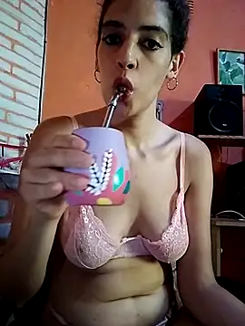 Snapshot of Kleopatracolo chatting on March 6, 2:18 pm Kleopatracolo online show from March 6, 2:18 pm