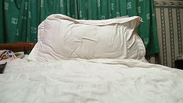 naughtymilf72 online show from April 4, 9:10 pm