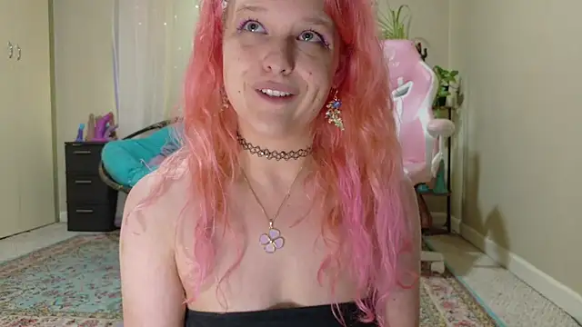 Snapshot of Emihaze chatting on July 17, 8:28 pm Emihaze online show from July 17, 8:28 pm