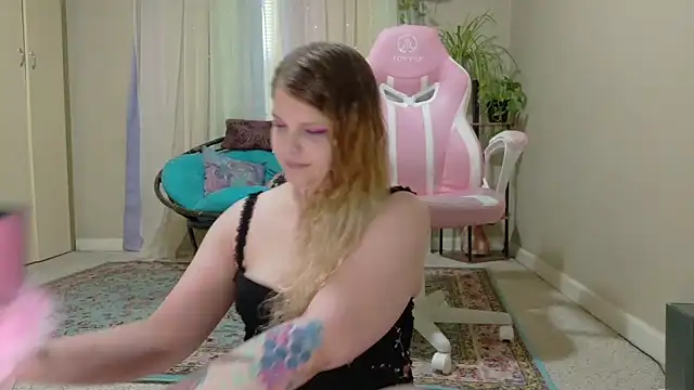 Emihaze online show from April 8, 3:46 pm