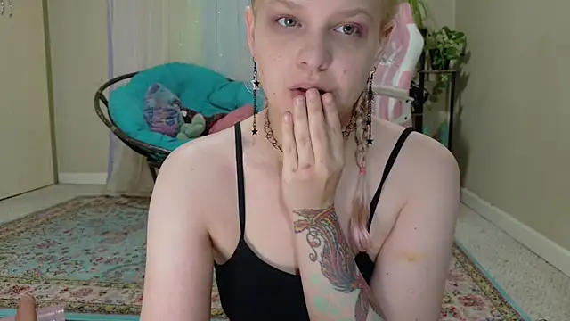 Snapshot of Emihaze chatting on June 17, 5:23 pm Emihaze online show from June 17, 5:23 pm