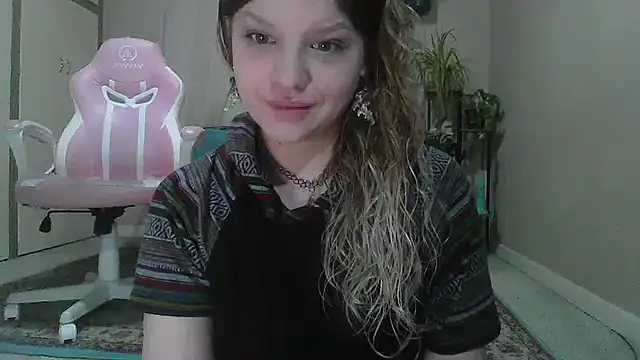Snapshot of Emihaze chatting on June 4, 4:44 pm Emihaze online show from June 4, 4:44 pm