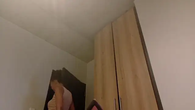 RoyalNerfititi online show from February 3, 12:10 am