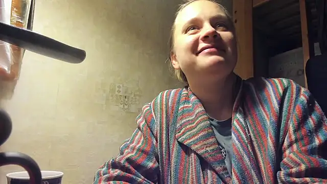 Snapshot of FrumCake chatting on February 8, 6:33 pm FrumCake online show from February 8, 6:33 pm