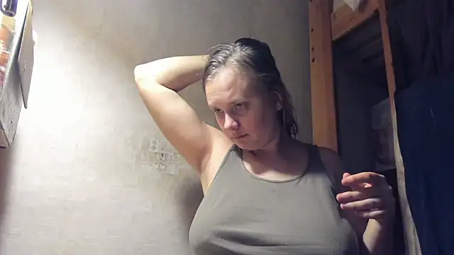 Snapshot of FrumCake chatting on January 18, 2:03 am FrumCake online show from January 18, 2:03 am