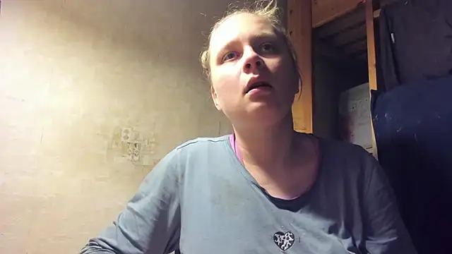 Snapshot of FrumCake chatting on March 12, 9:45 pm FrumCake online show from March 12, 9:45 pm