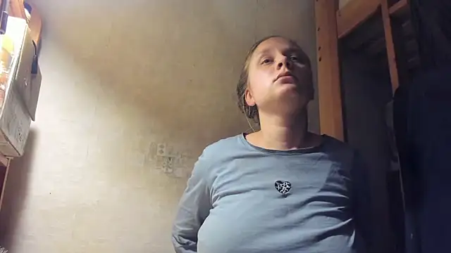 Snapshot of FrumCake chatting on February 20, 2:07 am FrumCake online show from February 20, 2:07 am