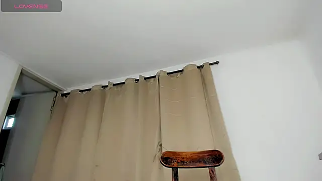 Genesis Sandoval online show from April 15, 7:40 pm