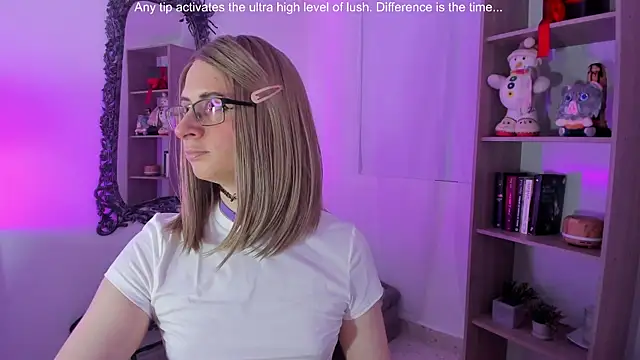 KimberlyJohnsoon online show from November 30, 4:30 pm