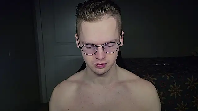 Snapshot of doloresman chatting on February 3, 11:43 pm doloresman online show from February 3, 11:43 pm