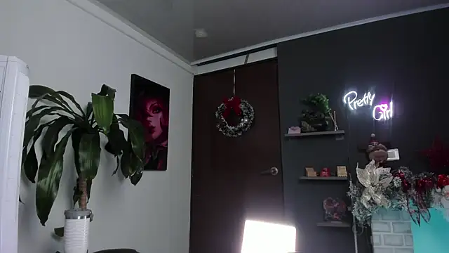 Katiehill 1 online show from January 11, 9:55 pm