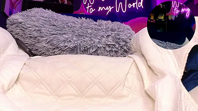 Katiehill 1 online show from April 14, 9:42 pm