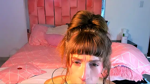 the queen aleja online show from October 27, 12:39 pm