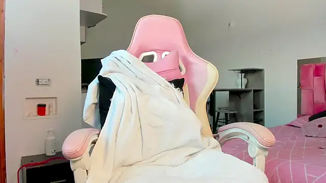 the queen aleja online show from December 20, 3:48 pm