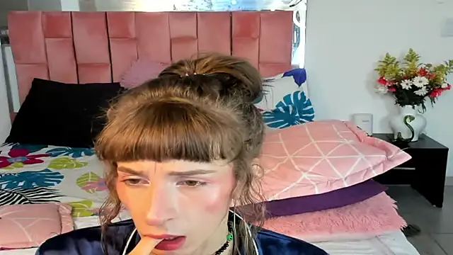 the queen aleja online show from October 30, 12:58 pm