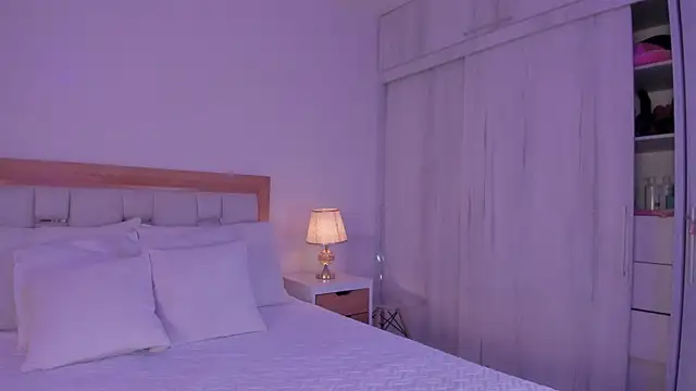 mia hank online show from February 25, 11:43 am