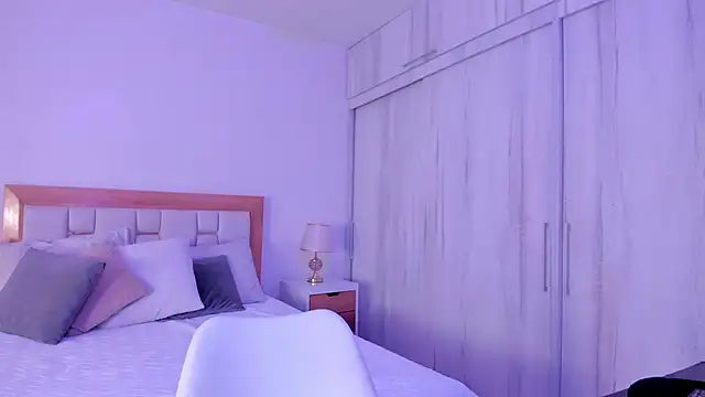 mia hank online show from October 10, 11:44 am