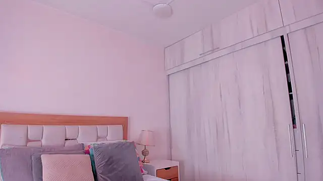 mia hank online show from October 25, 11:42 am