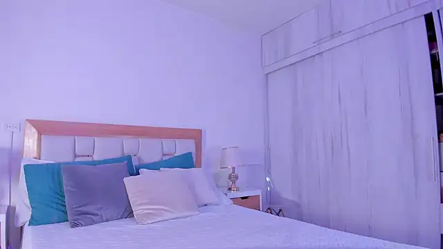 mia hank online show from January 6, 11:47 am