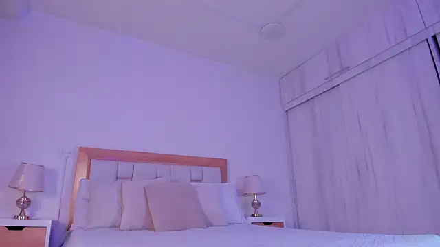 mia hank online show from December 22, 11:43 am