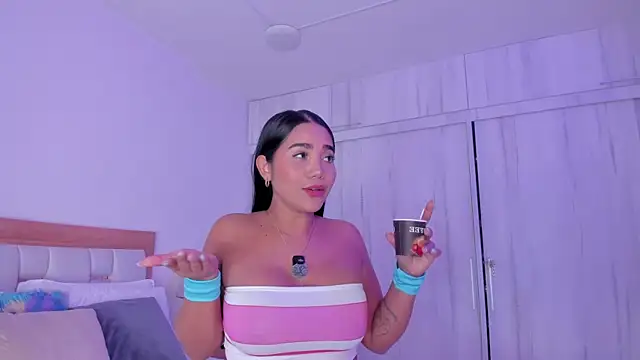 mia hank online show from October 31, 10:12 am